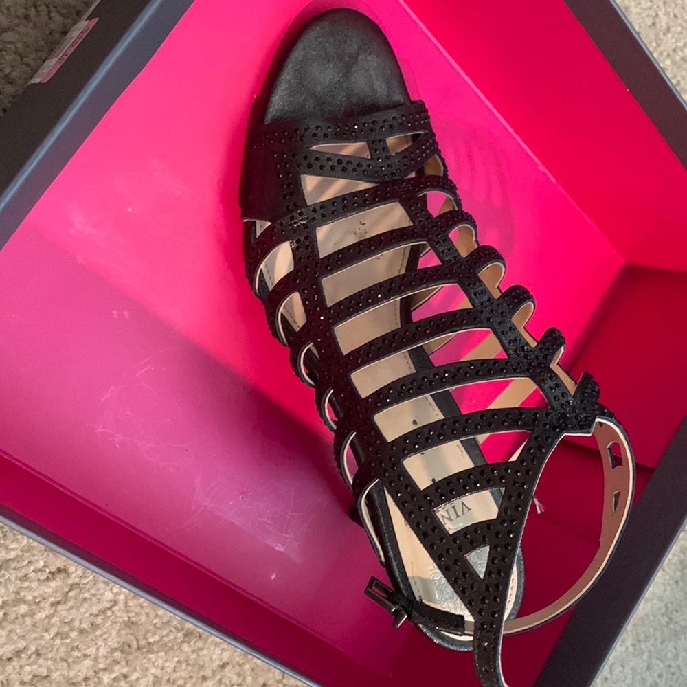 VINCE CAMUTO BLACK HEEL